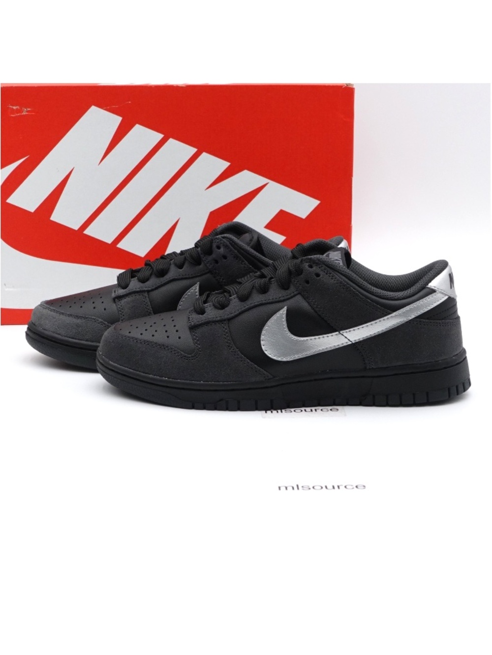 NEW Size 7.5 Women's Nike Dunk Low Suede Sneakers II7636-001 Black